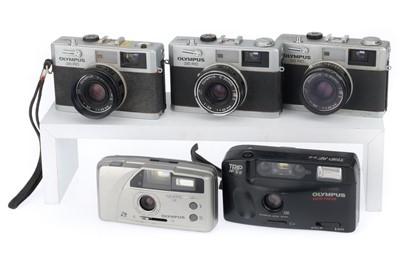 Lot 243 - A Group of Olympus Compact Cameras