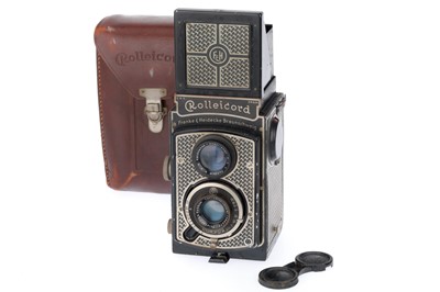 Lot 270 - A Rollei Rolleicord I "Tapeten" TLR Camera