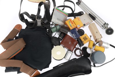 Lot 603 - A Selection of Mixed Photographica