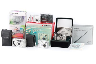 Lot 343 - A Selection of Compact Cameras