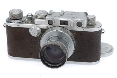 Lot 1 - A Leica IIIa 35mm Rangefinder Camera