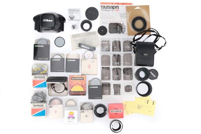 Lot 653 - A Selection of Mixed Photographica