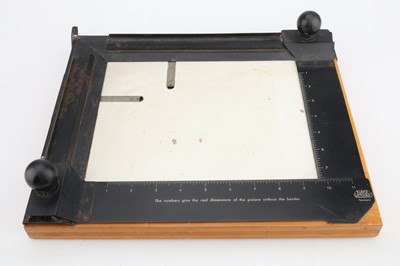 Lot 682 - A Leitz 8" x 10" Darkroom Easel