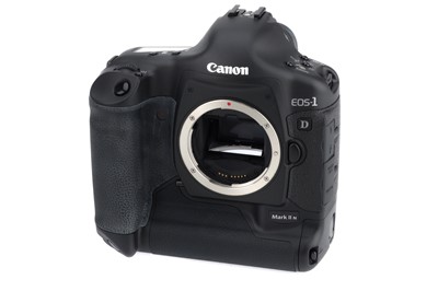 Lot 194 - A Canon EOS-1D Mark IIn Digital SLR Camera Body