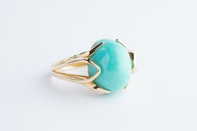 Lot 22 - A 18ct Yellow Gold Cabochon Oval Turquoise Ring