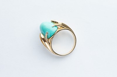 Lot 22 - A 18ct Yellow Gold Cabochon Oval Turquoise Ring