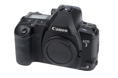 Lot 211 - A Canon EOS 3 SLR Camera Body