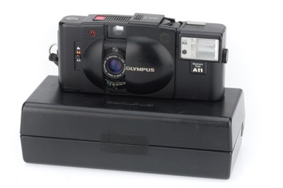 Lot 232 - An Olympus XA2 35mm Compact Camera