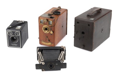 Lot 334 - A Selection of Cameras