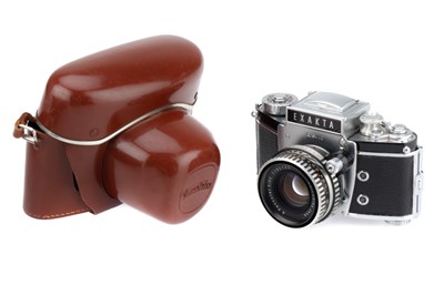 Lot 137 - An Ihagee Exakta Varex IIb 35mm SLR Camera