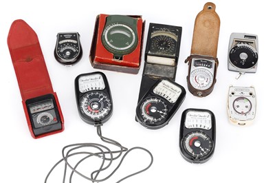 Lot 422 - A Group of Exposure Meters