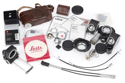 Lot 63 - A Selection of Leica Accessories