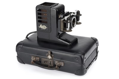 Lot 70 - A Leitz Gnom II Projector in Black SFUUE Transport Case