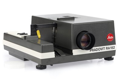 Lot 25 - ꩜ A Leica Pradovit RA 152 35mm Slide Projector