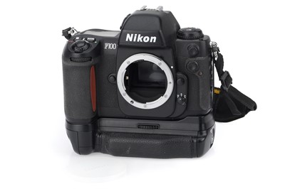 Lot 115 - A Nikon F100 35mm SLR Camera Body