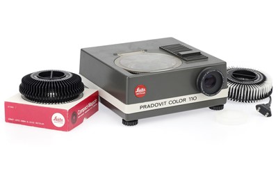 Lot 15 - ꩜ A Leitz Pradovit Color 110 Slide Projector (110 Format)