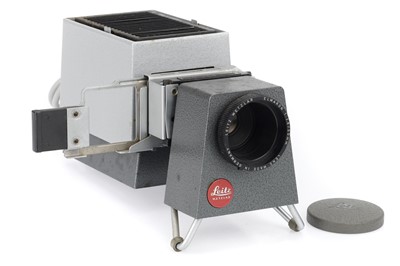 Lot 18 - ꩜ A Leitz Pradix 35mm Slide Projector