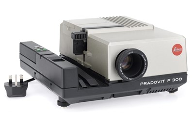 Lot 23 - ꩜ A Leica Pradovit P 300 35mm Slide Projector