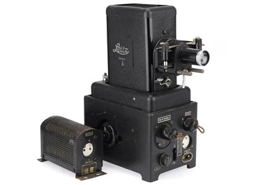 Lot 26 - ꩜ A Leitz VIII s 35mm Slide Film Projector & Blower Base
