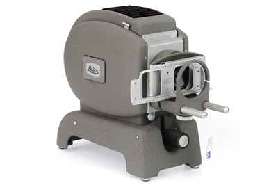 Lot 31 - ꩜ A Leitz Prado 250 Slide Projector
