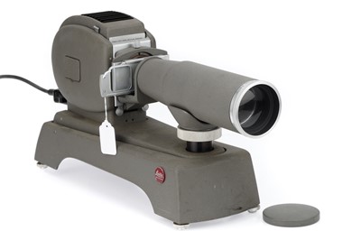 Lot 33 - ꩜ A Leitz Prado (500) Long Base Slide Projector
