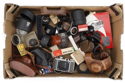 Lot 429 - A Selection of Mixed Photographica