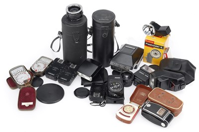 Lot 442 - A Selection of Mixed Photographica - End Lot