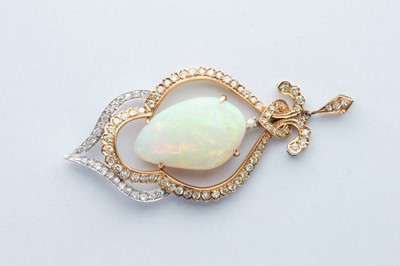 Lot 30 - A 18ct Yellow & White Gold Opal & Diamond Pendant