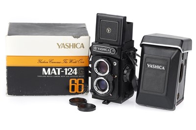 Lot 253 - A Yashica MAT-124 66 Medium format TLR Camera