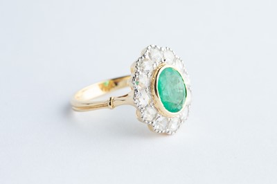 Lot 31 - A 18ct Yellow Gold Emerald & Diamond Ring