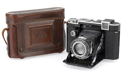 Lot 256 - A Zeiss Ikon Super Ikonta 532/16 Rangefinder Camera