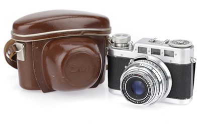 Lot 206 - A Voss Ulm Diax IIa 35mm Rangefinder Camera
