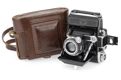 Lot 259 - A Zeiss Ikon Super Ikonta 531 Folding Medium Format Camera