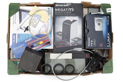 Lot 436 - A Mixed Box of Photographic Equipment & Accessories