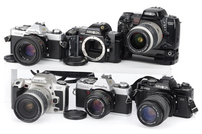 Lot 187 - A Group of 35mm SLR Cameras