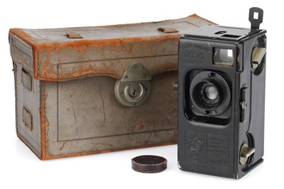 Lot 385 - An Andre Debrie Sept 35mm Cine Camera