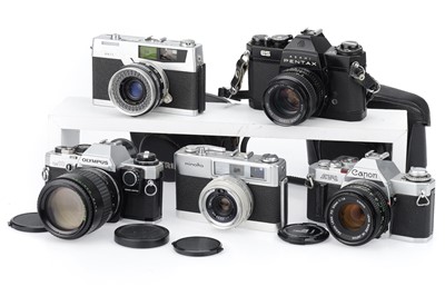 Lot 301 - A Selection of 35mm Cameras
