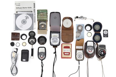 Lot 536 - A Selection of Mixed Photographica