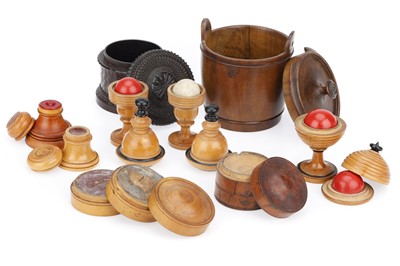 Lot 603 - Treen Collection of Items