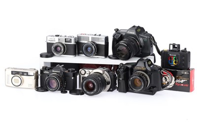 Lot 174 - A Mixed Selection of Cameras