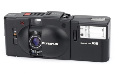 Lot 264 - An Olympus XA2 35mm Compact Camera