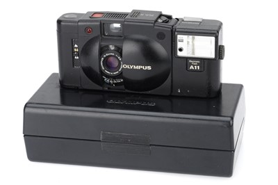 Lot 265 - An Olympus XA2 35mm Compact Camera