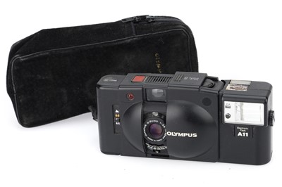 Lot 266 - An Olympus XA2 35mm Compact Camera