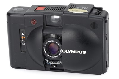 Lot 267 - An Olympus XA2 35mm Compact Camera
