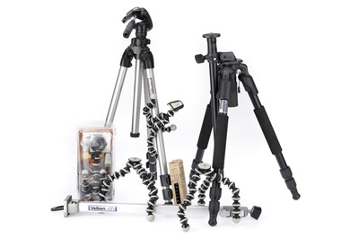 Lot 553 - @ A Selection of Tripods