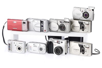 Lot 212 - A Selection of Compact Digital Cameras