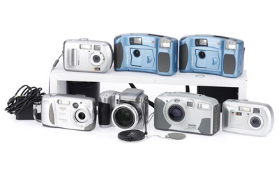 Lot 213 - A Selection of Compact Digital Cameras