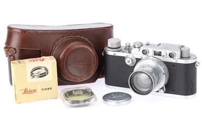 Lot 2 - A Leica IIIa 35mm Rangefinder Camera