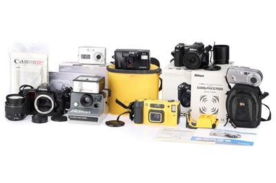 Lot 323 - A Mixed Selection of Cameras