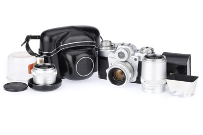 Lot 115 - A Zeiss Ikon Contarex "Bulls-Eye" Camera Outfit